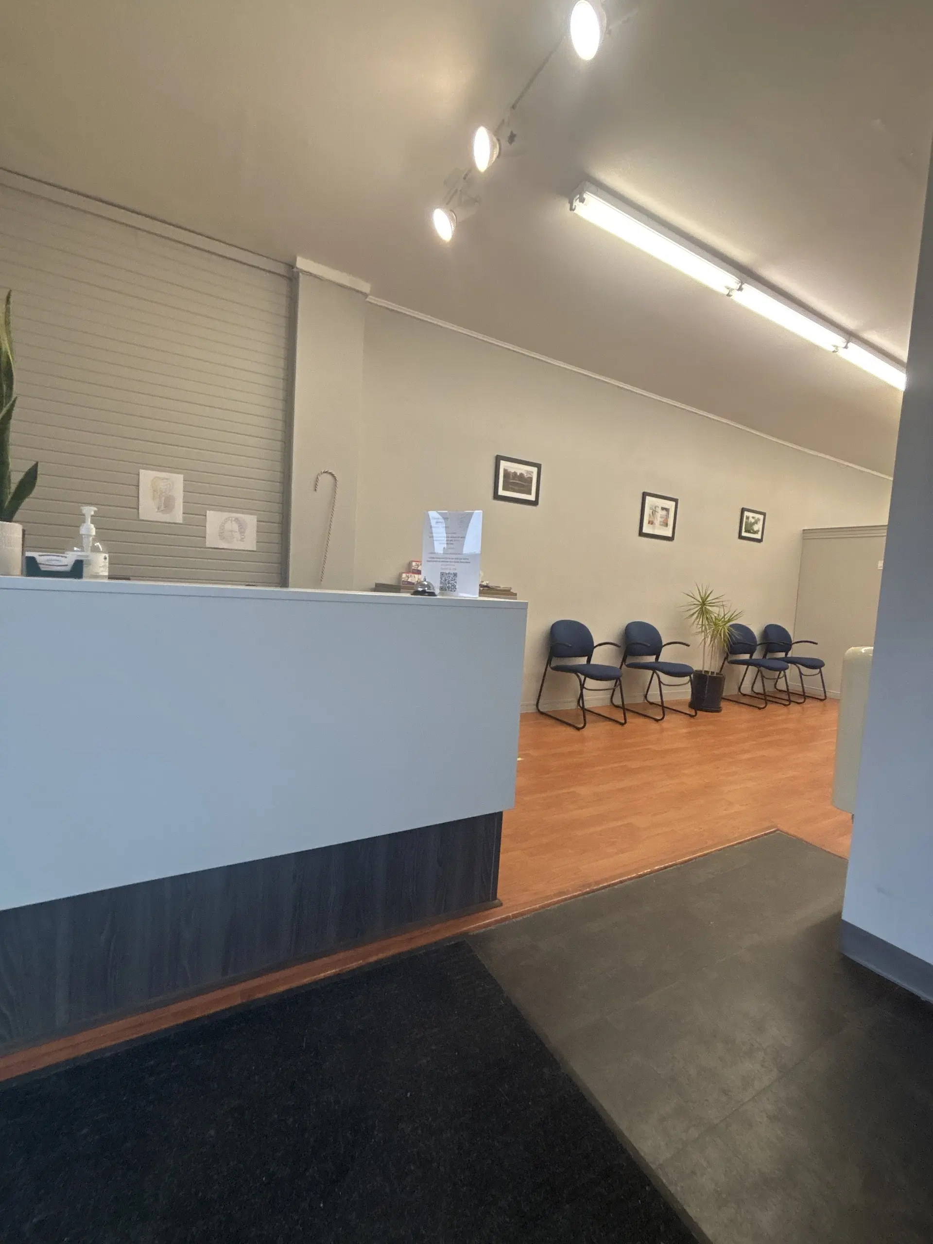Centre du Dentier Hawkesbury / Hawkesbury Denture Centre - Orthodontists Canada
